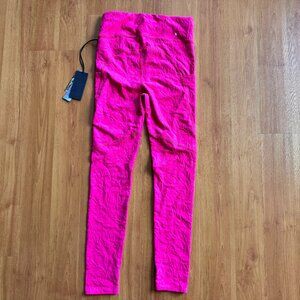 M BNWT textured hot pink leggings with pockets. Twenty Montreal